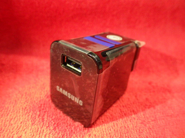 【正規品】NTTdocomo ACアダプタ SC01 /ASC39004【※別途60サイズ送料がかかります】