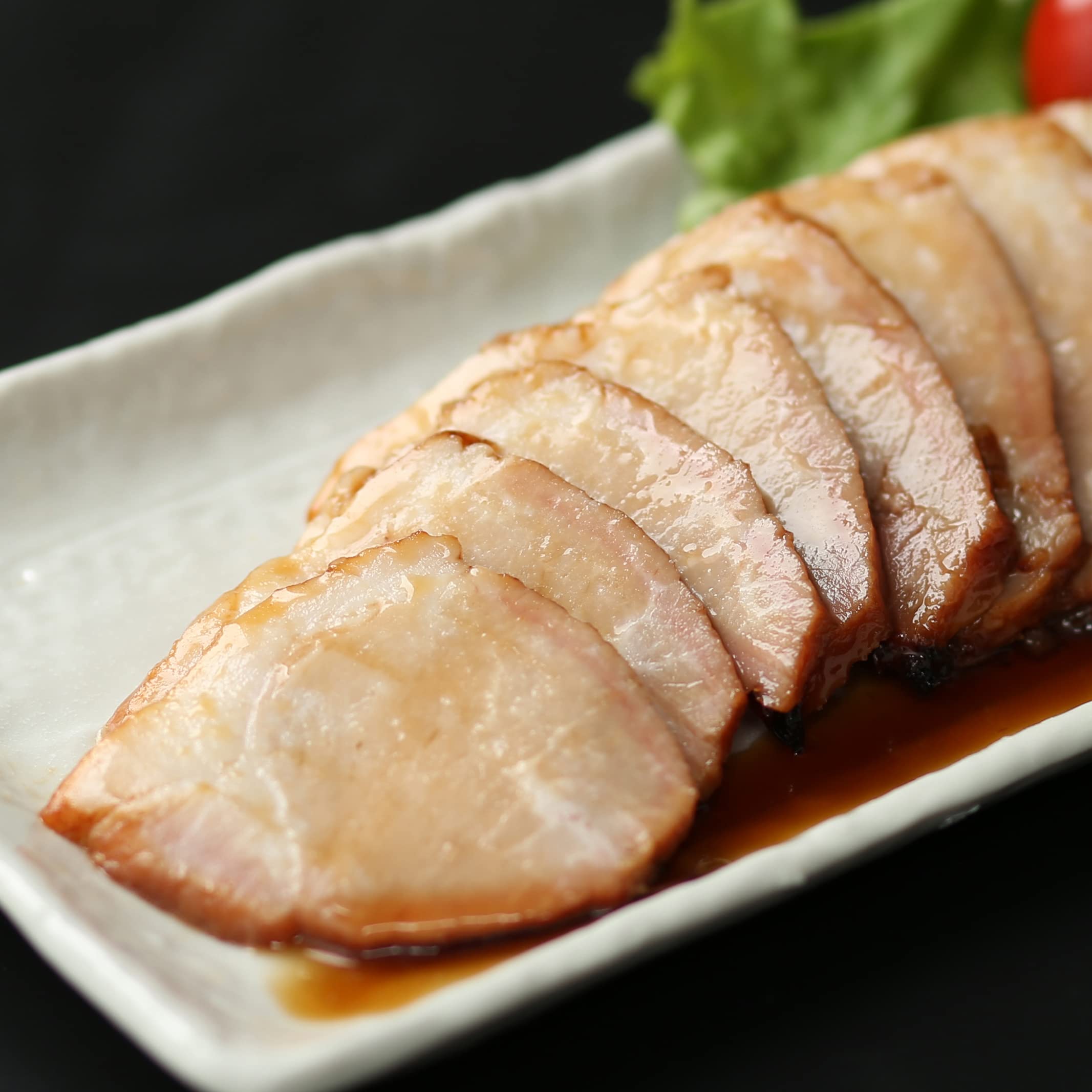 ＼焼豚ランキング1位獲得!／ 国産豚肉 吊るし焼き【 チャーシュー 】 約400g タレ付 ブロック 精肉店がつくる本格焼き豚 国産チャーシュー ジューシー 国産 豚肉 豚もも肉 龍野醤油 冷凍おかず 冷凍惣菜 国産豚肉 豚モモ肉 焼豚 焼き豚 送料無料※沖縄・北海道・離島は除くのサムネイル