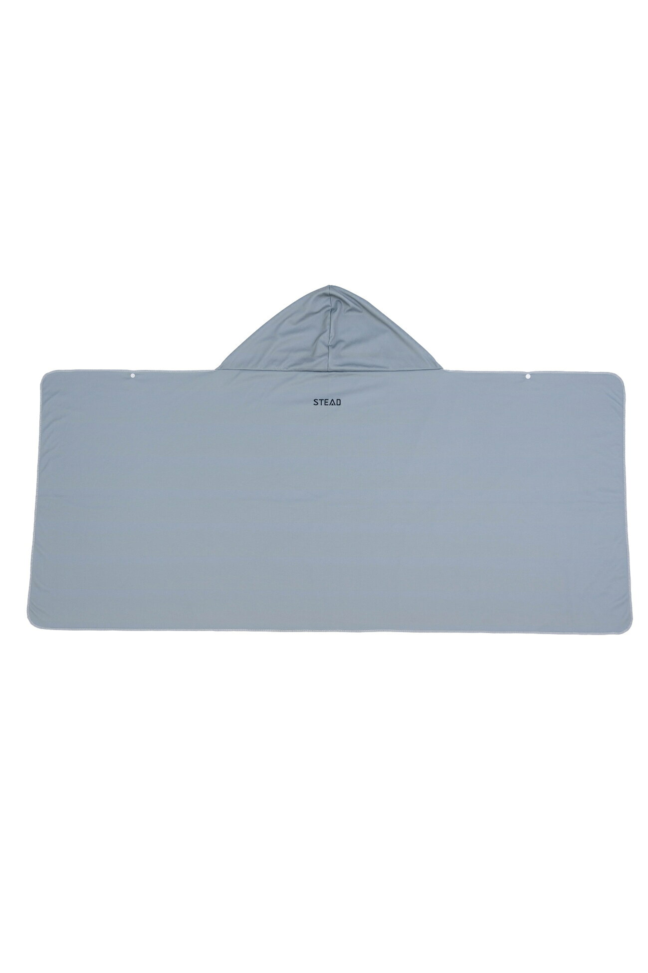 【冷感アイスポンチョ｜スポーツ観戦・夏フェスの暑さ対策に】 濡らして羽織るだけ。即ひんやり、体温上昇をブロック！ 「冷感アイスポンチョ」は、水に濡らして振るだけで冷感が持続するひんやりグッズ、保冷グッズの新定番。 スタジアム観戦・夏フェス・アウトドア・ピクニックなど、暑さ対策が必須のシーンで大活躍。 軽量＆コンパクト収納で持ち運びも簡単、バッグに入れておけば熱中症対策も安心です。 体温の上昇を素早く抑えて、熱中症リスクを軽減する“着る冷感グッズ”として注目のアイテムです。 【 こんな方におすすめ 】 スポーツ観戦、高校野球、夏フェスでの熱中症対策をしたい方 子どもや高齢者と一緒に屋外で過ごす予定のある方 チーム・団体で揃えて使えるオーダーメイドグッズを探している方 【 機能性のポイント 】 1.濡らして使うだけの瞬間冷感?特殊冷感素材がクールダウンをサポート。 首元・背中・肩までしっかり冷却。長時間冷却効果をキープできます。 2.UVカット90-99%・日焼け対策も万全?紫外線を90-99%カット！ 強い日差しからもしっかり守る。日焼け・紫外線対策に効果的。 3.超軽量＆折りたたみ設計! 折りたたんで収納でき、コンパクト＆軽量設計で持ち運びやすさ抜群。 【 サイズ 】 フリーサイズ（横 約140cm / 縦 約65cm） 【お手入れ方法】 ・ドライクリーニングはできません。 ・漂白剤は使用しないでください。 ・タンブラー乾燥、アイロン、ドライクリーニングはしないでください。 ・色落ち、色移りの可能性がありますので、他のものと分けて洗濯し、濡れたまま放置は避けてください。 ※推奨 ・無蛍光洗剤使用 ・手洗い ・洗濯機を使用する場合は洗濯ネット推奨 ※照明の関係により、実際よりも色味が違って見える場合があります。 またパソコン・スマートフォンなどの環境により、若干製品と画像のカラーが異なる場合もございます。予めご了承ください。 ※サイズ採寸は多少の誤差が生じる可能性がありますので、ご了承ください。 ※ご購入枚数の変更やカラー変更など、お客様都合での返品交換はお受けいたしておりませんので、予めご了承ください。