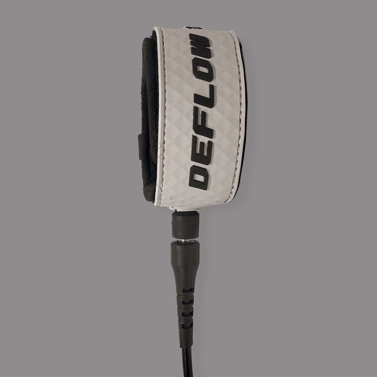 PERFORMANCE リーシュコード7FT LONG7mm THIKNESSNONSLIP SYSTEM GEL INJECTED ‘DEFLOW’ ///LINE SMAJOR FORCE ANKLE PROTECTION INNER POCKET KEY - FIN KEY PREMIUMEXTRA VELCRO PATCH STAINLESS STEEL [ + ] BRASS SWIVELS足首を保護する塩化ビニール製のプロテクターも装備。さらに、より安全性を高めるためにマジックテープのパッチが追加され、グリップ力を高めるベルクロパッチと、スチール製と真鍮製のスイベルを装備。