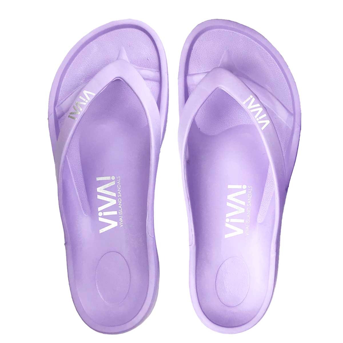 【VIVA! ISLAND(ビバアイランド) FLIP FLOP】 適度な弾力と柔軟性が魅力の超軽量ビーチサンダル 土踏まずアーチ＋ブリッジにより「素足感覚」の履き心地 豊富なカラーバリエーション ■ おすすめポイント・仕様 (1)EVA素材を使用 ・高い耐久性と耐水性 ・濡れた場所でも滑りにくいグリップ性 ・水洗い可能・高い防臭性 ・適度な弾力と柔軟性、超軽量素材 (2)一体成型 ・鼻緒が外れない ・高い耐久性能 ・ソールは防滑グリッドデザイン (3)素足感覚 ・土踏まずアーチ＋ブリッジ ・快適な履きやすさを追求したデザイン (4)安心でエコな日本製 ・品質にこだわった「Made In Japan」 ・環境に優しい国内製造 ■サイズ展開：18(19.5〜20.5cm)、20(19.5〜20.5cm)、22(21.5〜22.5cm)、23(22.5c〜23.5cm)、24(23.5〜24.5cm)、25(24.5〜25.5cm)、26(25.5〜26.5cm)、27(26.5〜27.5cm) 、28(28.0〜29.0cm)