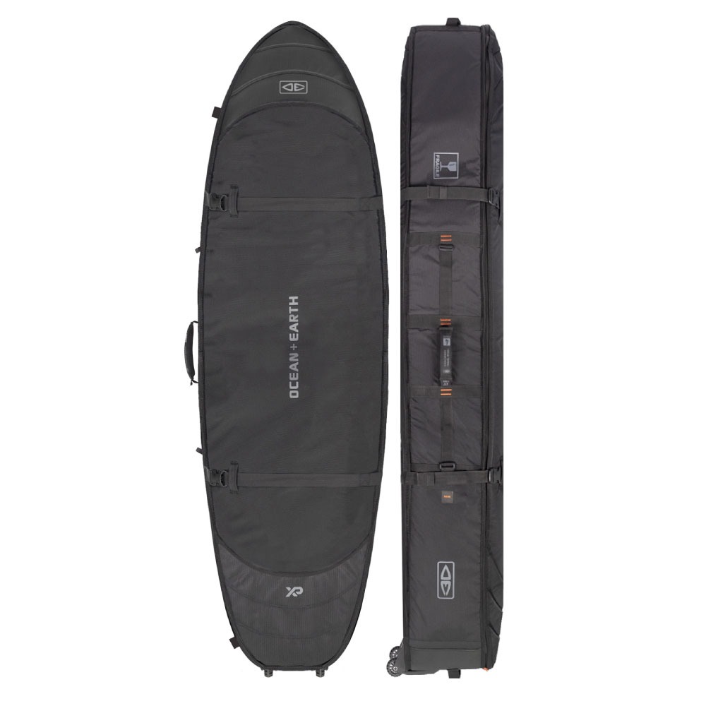 【HYPA FISH/SHORT TRAVEL COVER WHEEL】 長期サーフトリップや旅行先でサーフボードを購入予定の方から支持されるウィール付きボードケース。 頑丈なインラインベアリングシステムを採用。 本体重量（約）：5.75kg 適合するサーフボードの幅：22.5inch（57cm） ＊多少の前後がございます。目安としてご検討ください ■ HYPA SERIES（ハイパーシリーズ） XP（エクストラ・プロテクション）により、従来のCOMPACT DAY SERIESよりもさらに頑丈なトラベルカバーへと進化しました。 -EXTRA PROTECTION 特に衝撃が大きいノーズ・テール・レールにエクストラパッドを追加 -ARMOUR WEAVE 丈夫で破れにくい撥水性生地 -DOUBLE PADDED SIDE WALL サイドに20mmパッドを敷くことで、より強度をアップ