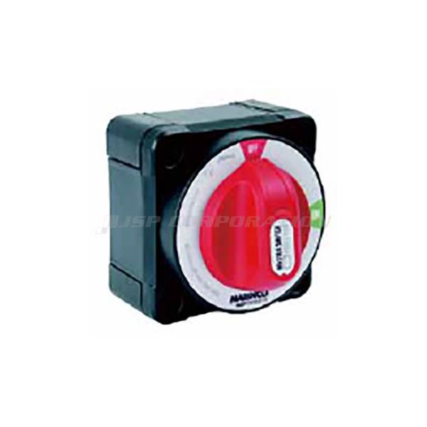 ■連続耐電流：400AmpDC■瞬間耐電流：600AmpDC■クランキング：1500AmpDC■耐電圧：12-48V DC■サイズ：L98XW98XH92mm●大型エンジンにも対応できるバッテリースイッチです。取付は壁面にもまた後ろの部分を外すことで、パネルにも埋め込むことができます。もちろん上下左右4方向のパネルのいずれかを外すことで、どこからでも配線ができます。