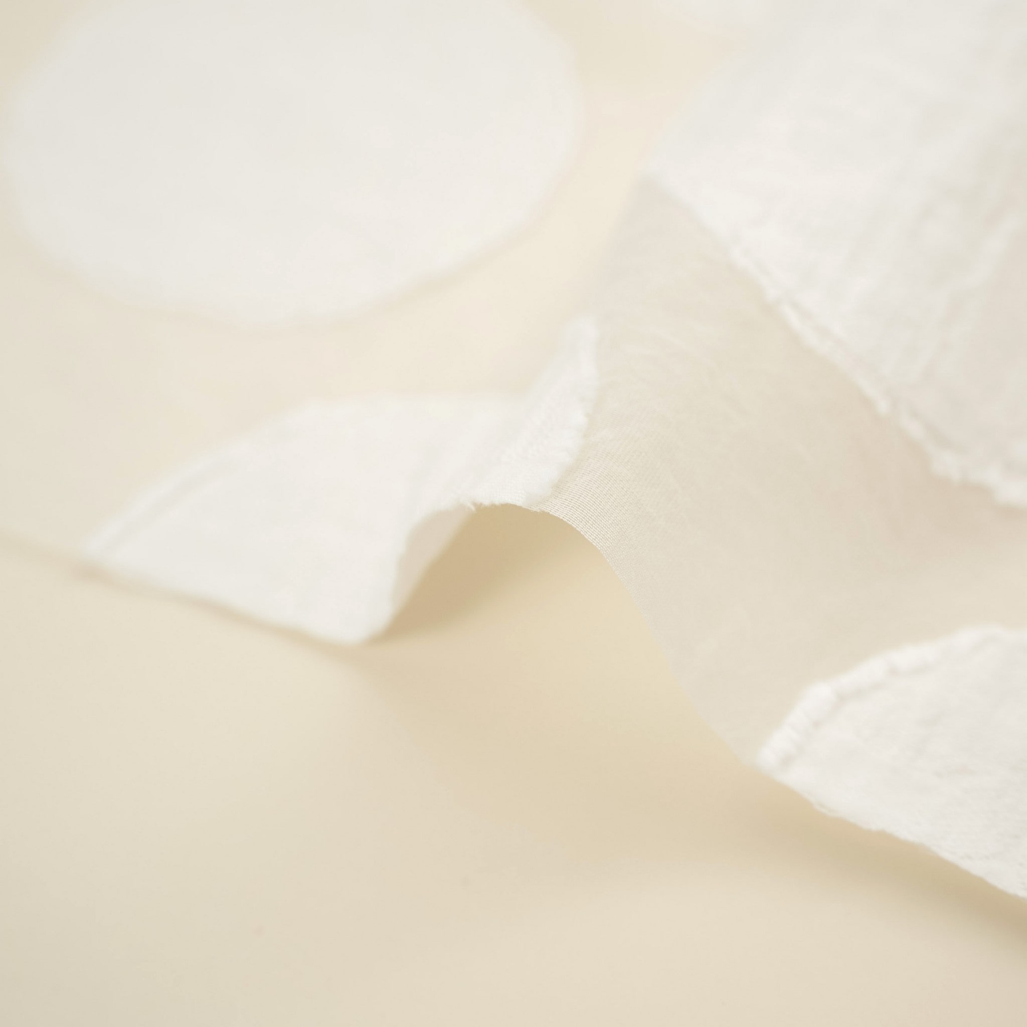 【服地におすすめ】花柄とドットのカットジャガード ドット バック ワンピース スカート パンツ ブラウス トップス シャツ ターバン ポーチ ミシン パッチワーク トートバック 服地 生地 布 織物 手芸 ハンドメイド 手作り はぎれ m28