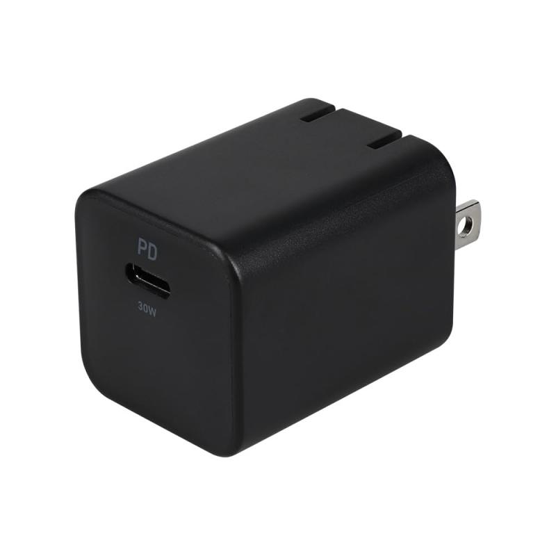 オウルテック コンパクトAC充電器 最大PD30W出力 GaN採用 USB Type-C×1 ブラック ホワイト 黒 白 OWL-APD30C1GBスマートフォンやタブレットにおすすめな充電器：最大PD30W出力に対応した「スマホ充電器」としておすすめのAC充電器です。もちろん、スマートフォン以外にもタブレットやUSB機器の充電にもおすすめです。窒化ガリウム（GaN）採用で小型化：従来の半導体素材であるシリコンよりも優れた充電効率をもつ、窒化ガリウム（GaN）を採用。高出力化と小型化を両立しながら、充電時の発熱を抑制します。最大30W出力のUSB Type-Cポート：USB PD（Power Delivery）に対応し、最大30Wの急速充電が可能です。スマートフォンをはじめ、タブレットやその他USB機器も充電できます。「USB PD-PPS」に対応：USB PD-PPS（Programmable Power Supply）に対応。USB PDよりもさらに効率的な、発熱や変換ロスを最小限に抑えた充電が可能です。折りたたみプラグでもっとコンパクトに：プラグ部分を折りたためるので、バッグに入れて出張や旅行などの外出先にも気兼ねなく持ち出すことができます。
