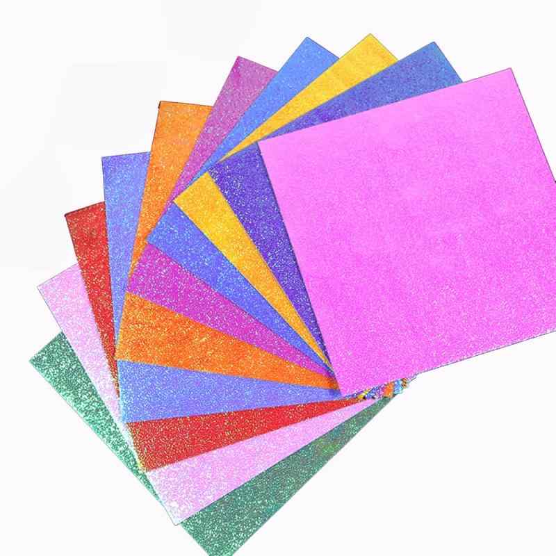 MYLCHBDJ 折り紙 キラキラ 50枚 10色(15×15cm)千羽鶴 折り紙 装飾 DIY用紙 手芸紙 パール折り紙 オーロラカラー 片面おりがみ オーロラカラー ホイル折り紙【商品の内容】商品仕様：キラキラおりがみ15×15cm；50枚セット【片面単色折り紙】 片面がキラキラで、裏面は白の単色折り紙です。おりがみはいつになっても子供も大人も楽しめるアイテムです。お子様の指先発達、図形のお勉強と知育に、親子のコミュニケーションづくりに、切り絵、貼り絵などの趣味に、脳の活性化、老化防止に…【安全＆無毒】キラキラ折り紙は上質のかみとと染料、そして新しい印刷方法で作られて、安全無毒だけでなく、粉末もなくて、角度によって様々な色に輝く、紙やすり感の代わりに滑らかな表面であるため、光る部分が落ちる心配はありません。大人も子供も安心してお使いいただけます。【年齢問わず】いつになってもおりがみはお子様から大人まで幅広い年代の方が楽しめるアイテムです。アイディア次第で自分だけのオリジナル作品を作れます。【多用途折り紙】 折り紙だけでなく、家の装飾、パッケージング、ラッピング、スクラップブック、DIYクラフト、手芸、学校の行事、ハロウィンやクリスマスのパーティーの飾付けなどなど。千羽鶴・切り紙・工作・ラッピング・手芸など幅広く使用されます。様々なシーンで大活躍