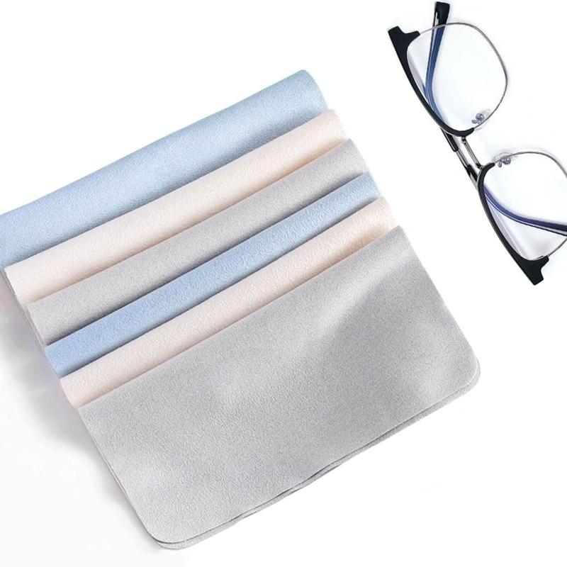 Mirhuaメガネ拭き クリーニングクロス 9個入り 15X15cm クリーナー カメラレンズ 液晶画面 指紋拭き メガネレンズ スマホ対応 クリーニングクロス ガラス製品 貴金属 宝石 天然石 時計拭き取り【セット内容】クリーニングクロス 9 枚セット。サイズは約 15cm×15cm、カラーはグレー・ベージュ・空色をラインナップ。（寸法は人工測定のため若干の誤差が生じる場合がありますので、あらかじめご了承ください。）【強力な吸水性】優れた吸水性能を備え、汚れや水分を瞬時に吸収。レンズやスクリーンを拭いた後も水垢を残さず、乾燥後は清潔な状態を保ち、クリアな視界と鮮明な画面表示を実現します。【再利用可能で耐久性に優れる】軽量で折りたたみ可能なため、持ち運びや収納が簡便。何度も洗濯して繰り返し使用でき、高い吸水性を維持しつつ速乾性にも優れています。【多岐にわたる用途】カメラレンズのホコリや汚れを落として清潔に保つだけでなく、メガネ・眼鏡、電子機器の画面、光学レンズ、テレビ・コンピューターのモニター、タブレット、ジュエリーなどのクリーニングにも最適です。【柔らか素材で傷つきにくく、糸くずが発生しない】安全で清潔な素材を使用し、ホコリ・汚れ・指紋・油分を効果的に除去。メガネ、カメラレンズ、望遠鏡、各種スクリーンなどの表面に傷をつけることなく、繊細な部分を丁寧に清掃できます。