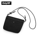 OnlyNY Interborough Cordura Nylon Sacoche Bag インターボローコーデュラナイロンサコッシュバッグ ショルダー かばん 黒 ヴィンテージブラック シンプル ワンポイントロゴ 無地 カジュアル コンパクト ストリート ブランド オンリーニューヨーク 正規取扱店