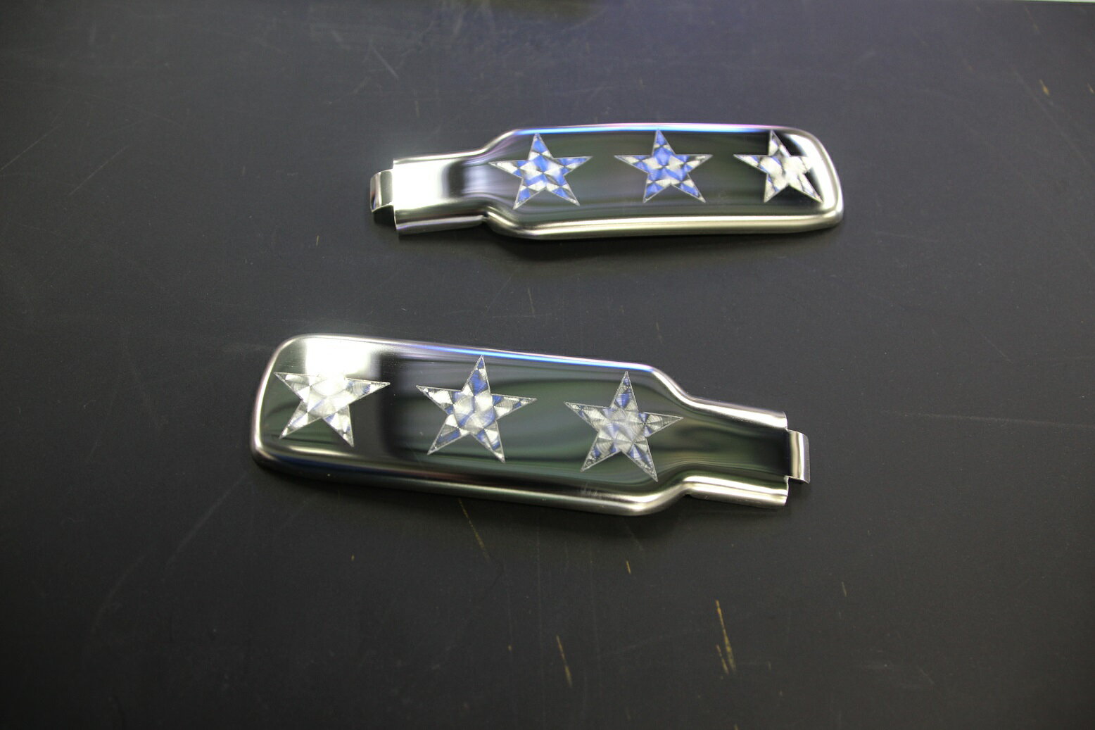 ダイハツ ハイゼット 200系/500系共通 あおりハンドルカバー 2枚 鏡面ウロコ3連星