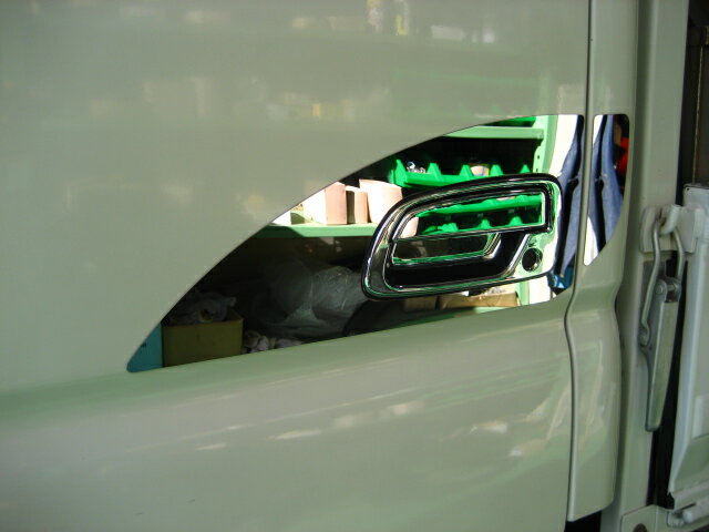 日野2t デュトロ ドアガーニッシュ Wキャブ 後部座席側 鏡面／ウロコ