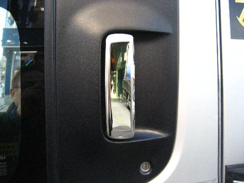 いすゞ4t/大型 フォワード320/ギガ ドアノブガーニッシュ（助手席側のみ）