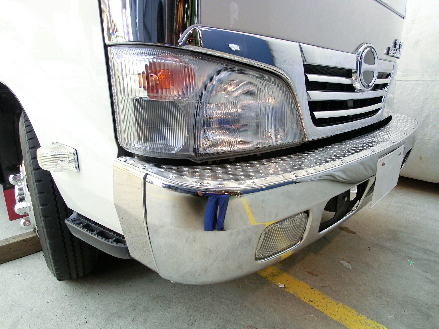 日野2t デュトロ 純正バンパー 100/150/200出3点セット ALシマ / 鏡面縞板 / 鏡面星縞 仕様