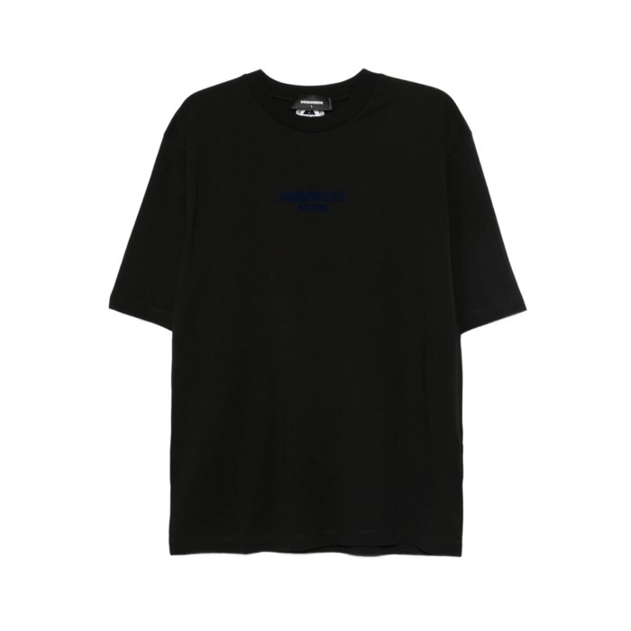 ブランド Dsquared2（ディースクエアード） カテゴリ Tシャツ・カットソー SKU D20020S74GD1455974 サイズ M L XL 2XL 3XL →サイズガイドはこちら カラー BLACK 素材 Cotton: 100.0% 生産国 ROU 注意事項 送料無料 配送日数：平均7日~12日（土日・祝日を除く） 配送プロセス：ご注文リクエスト→ご注文/決済確定→海外配送→国内検品/配送 配送日数は、現地パートナーによる発送遅延や、空輸状況により遅延の可能性があります。 ご注文確定後のキャンセルについては承っておりません。 配送ガイド 注文後のキャンセル/交換は承っておりません。 注文後、海外パートナーに発注及び在庫手配が行われます 注文後、在庫手配中に商品の欠陥、在庫不足、出荷遅延などの理由で、注文がキャンセルされることがあります。あらかじめご了承ください。 表示価格は輸入関税・輸入消費税・国際送料込みの価格です。 表示の参考定価は当社が独自に調査を行った価格になります。国内取扱店の定価と異なる可能性がございます。 掲載商品には店頭展示商品も含まれるため、特に過去シーズンの革製品など細かなスレなどが見受けられる可能性がございます。 ご使用のPCやスマートフォンのモニター環境により、商品の色合いが異なる可能性がございます。 サイズタイプ（IT、UK、USなど）が明記されてない場合があります。詳細につきましては、お手数ですがカスタマーサポートまでお問い合わせください。 ベルト、シューズ、帽子等、アクセサリー類の中にも性別によってサイズ感が大きく異なるアイテムがございます。 付属の箱や包装にやむ得ない傷や凹み等がある場合がございます。こちらは初期不良の対象とはなりませんのでご了承ください。 一部ブランドでは箱が付属していない場合等、ブランド直営店とは付属品が一部異なる場合があります。 2シーズンより前の商品はセールアイテムのため、箱やタグが旧デザインの場合や、付属品にわずかなスレ、破損、不足がある場合があります。 →「本物ですか？」というご不安をお持ちの方へ→よくあるご質問はこちらから Dsquared2（ディースクエアード）のアイテムを見る ブランド一覧はこちら アイテム一覧はこちら