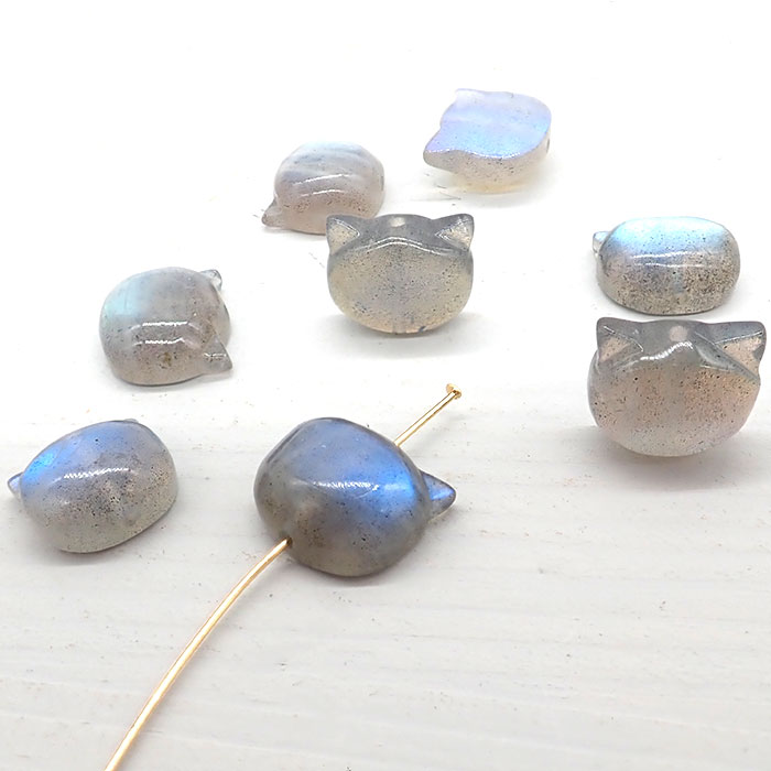 ネコ ビーズ（1個）縦穴 【ラブラドライト】ブルー グレー 猫 顔 パワーストーン 国内発送