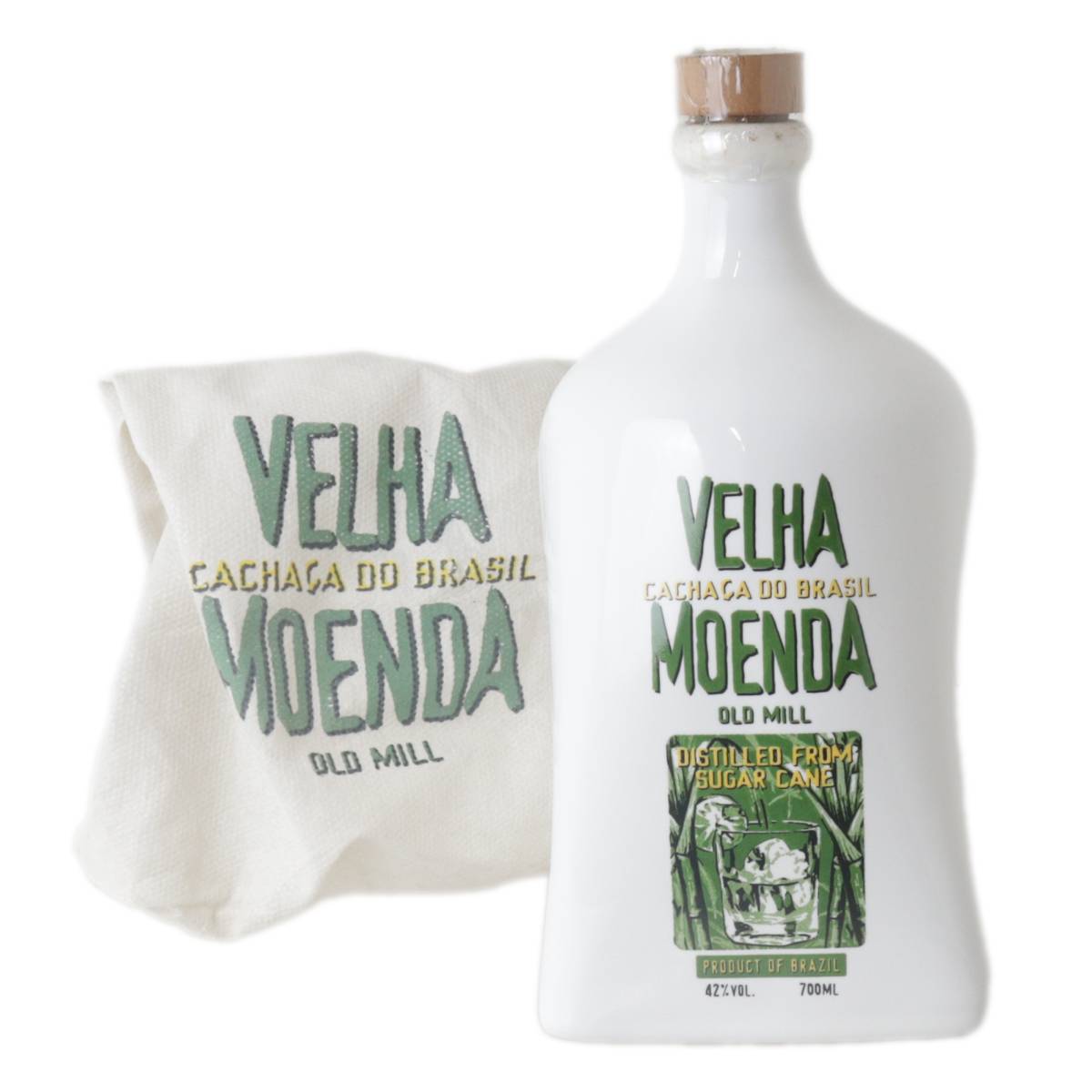 【商品名】VELHA MOENDA カシャッサ カシャーサ ブラジル蒸留酒 陶器ボトル【容量】重量1222g700ml【度数】アルコール度数42％【詳細情報】未開栓の新古品です。※画像の商品が現物です。ラベルやキャップ部の痛み等は画像でご確認ください。※年数経過品の為、開栓時にコルクが砕ける可能性があります。また、古酒につき、味や品質、風味は保証いたしかねます。上記ご理解いただいたうえでご購入いただけますようお願い申し上げます。【注意】 この商品はお酒です。20歳未満者の飲酒は法律により禁止されております。20歳未満者のご購入は固くお断りします。代理購入であっても販売をお断りしています。【備考】ご注文時に、備考欄に生年月日のご入力をお願い致します。生年月日のご入力がない場合は発送ができませんので、予めご了承願います。酒類通信販売免許規定のため、直接店舗へご来店での販売はできません。【免許】酒類販売業免許　西宮酒第417号【発送元店舗】リバースちぇるる野毛店この商品に関するお問合わせはリバースちぇるる野毛店 TEL/045-251-2881 まで商品番号：eso240302a01