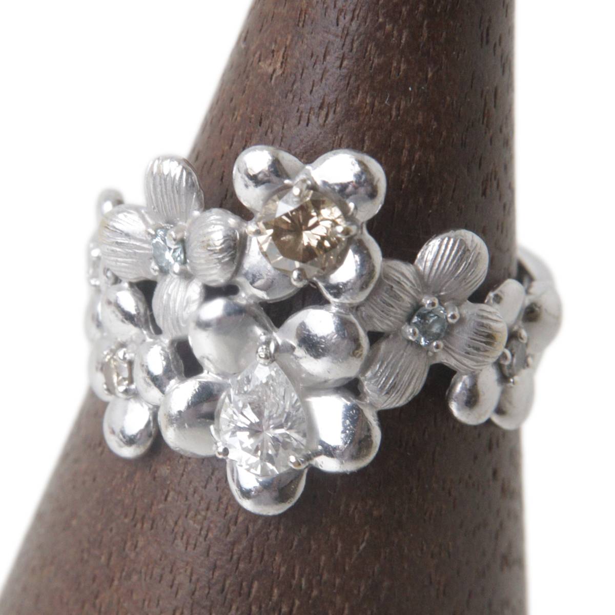 Rakuten - 【中古】 フラワーモチーフ ダイヤモンド リング ブルーダイヤモンド K18 ダイヤモンド WG 16.5号 0.27ct 0.15ct 0.33ct 重量約5.8g NT Bランク