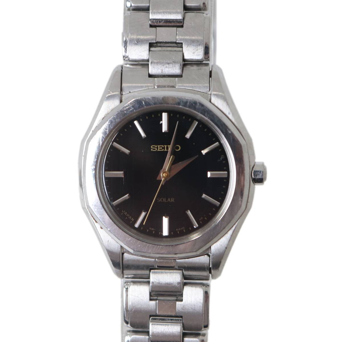 Rakuten - 【中古】 SEIKO セイコー レディースクオーツ ソーラー 腕時計 SS×文字盤ブラック V111-0AD0 腕回り約20cm ケース26×31.7(mm) ベルト幅12.4mm NT BCランク