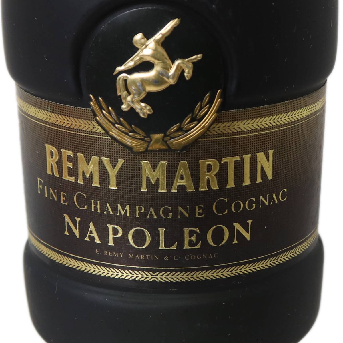 ブランドショップ リバースの【中古】 古酒 ブランデー コニャック REMY MARTIN NAPOLEON レミーマルタン ナポレオン 700ml アルコール度数40％ NT 箱あり｜アングル2