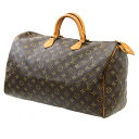 【ブランド名】LOUIS VUITTON/ルイ・ヴィトン【商品名】スピーディ40 ボストンバッグ ハンドバッグ【ライン】モノグラム【付属品】パドロック・キー×1【型番】M41522【製造番号】VI883【機能性】開閉ファスナー式・内側オープンポケット小×1【サイズ】横幅 40cm高さ 25.5cmマチ 19cm持ち手長さ 28cm※サイズはアナログメジャー(1mm目盛)実寸目視確認のため、多少の誤差はご容赦くださいませ。【詳細情報】ヌメ皮部分のヤケ、黒ずみ、スレ、カサつきが有ります。ファスナー持ち手のヌメ側にへたりが有ります。バッグの持ち手はハリ感が残っています。モノグラム地また内側は特に目立つダメージは無く比較的きれいな状態です。ヌメ皮部分に使用感は有りますがその他箇所は比較的にきれいで通常の使用が可能な商品です。この商品に関するお問合わせはリバース藤沢店 TEL/0466-27-8390 までfs201002oec01