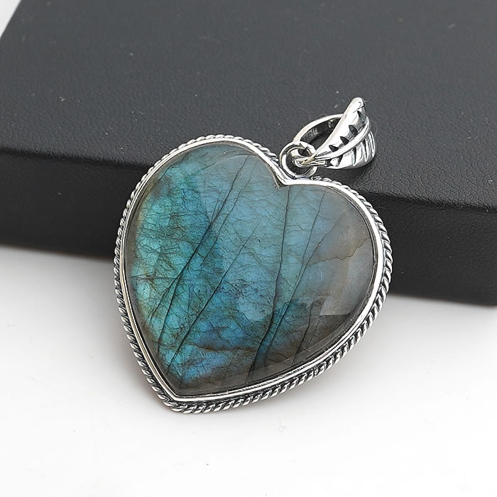 【一点物】【高品質】ラブラドライト ペンダント ハート型 アンティークデザイン ペンダントトップ ネックレス 天然石 パワーストーン ハート アンティーク Si...