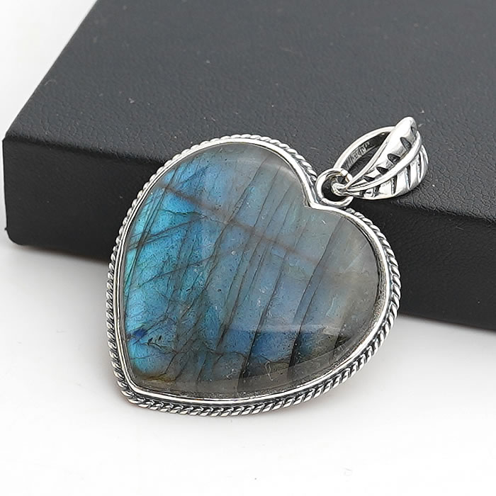 【一点物】【高品質】ラブラドライト ペンダント ハート型 アンティークデザイン ペンダントトップ ネックレス 天然石 パワーストーン ハート アンティーク Si...