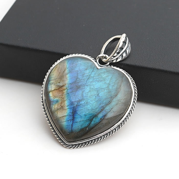 【一点物】【高品質】ラブラドライト ペンダント ハート型 アンティークデザイン ペンダントトップ ネックレス 天然石 パワーストーン ハート アンティーク Si...