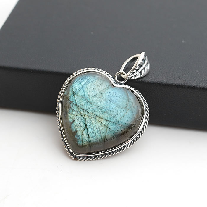 【一点物】【高品質】ラブラドライト ペンダント ハート型 アンティークデザイン ペンダントトップ ネックレス 天然石 パワーストーン ハート アンティーク Si...