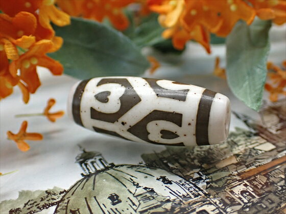 【チベット天珠】 亀甲蓮花天珠・白 【一点物】