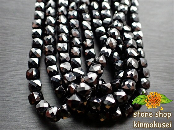 【連売り商品】ブラックスピネル キューブカット Φ4×4mm 約100粒 一連 約38cm