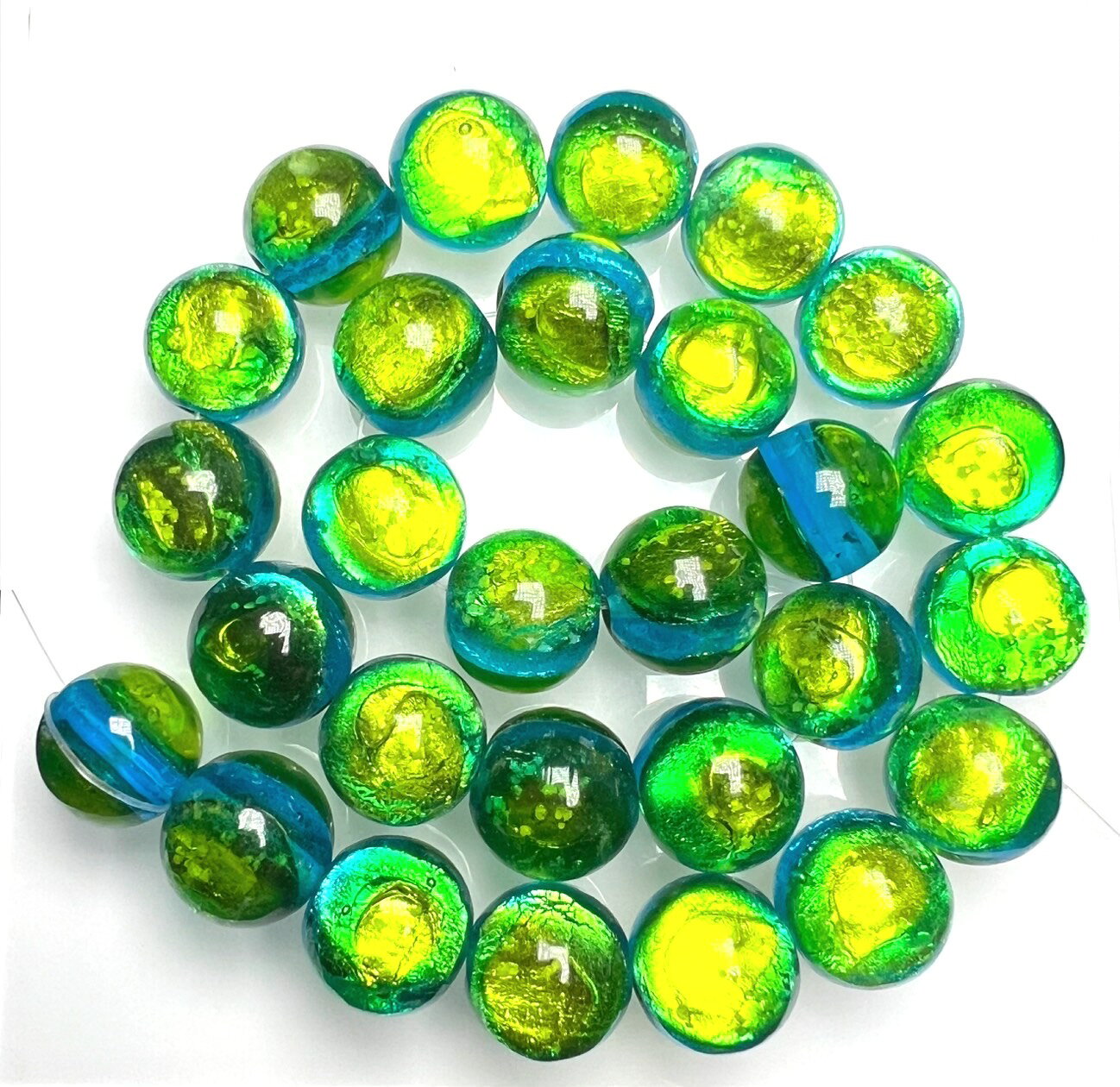 stonebika楽天市場店のイヘヤブルー ホタルガラス 14mm 連売り 28粒 とんぼ玉 蓄光 夜光タイプ 【楽天倉庫発送、送料無料】｜アングル2