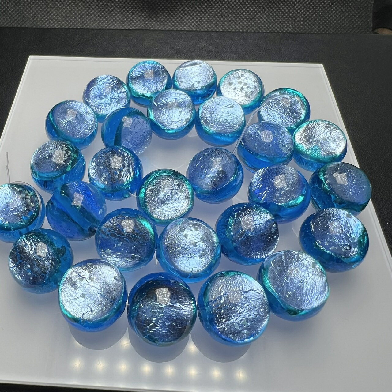 コウリブルー ホタルガラス 14mm 連売り 28粒 とんぼ玉 蓄光 夜光タイプ 送料無料