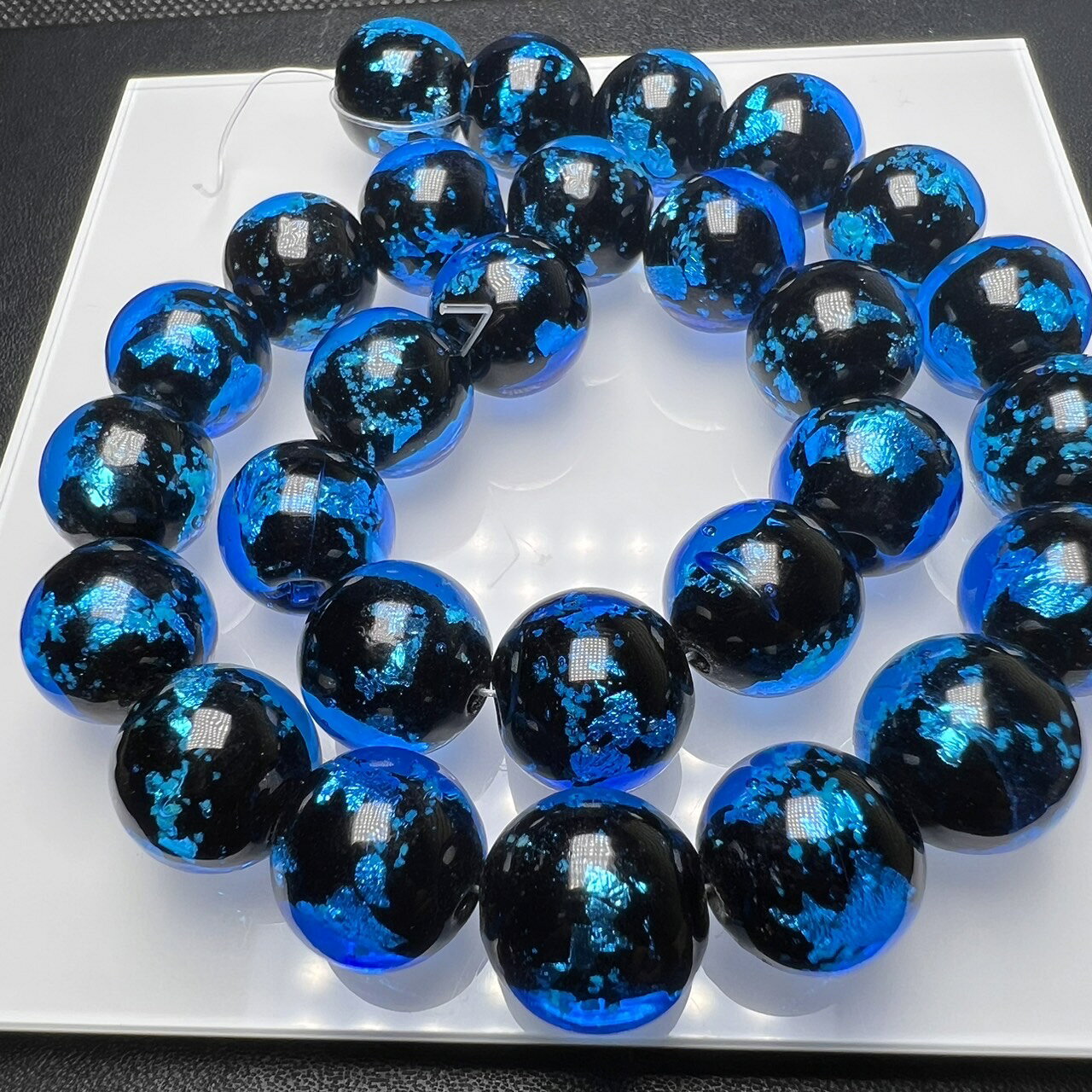 ホタルガラス 14mm 連売り 28粒 ブルー とんぼガラス とんぼ玉 蓄光 夜光タイプ 　...