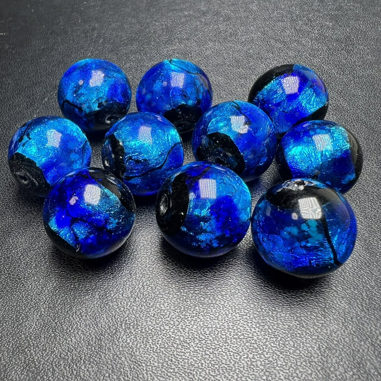 ホタルガラス 濃いブルー 14mm 10粒セット とんぼ玉 蓄光 夜光タイプ 送料無料