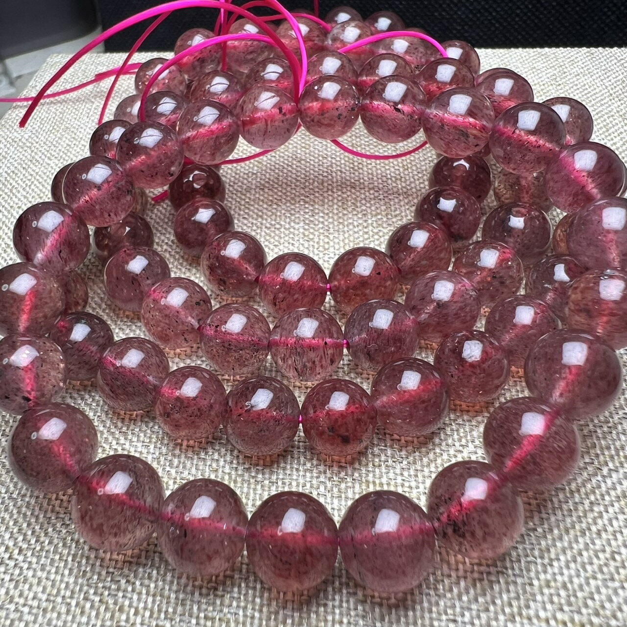 グラファイト入りストロベリークォーツ 8mm/9mm 1連分 ブレスレット2本セット 天然石 送料無料...