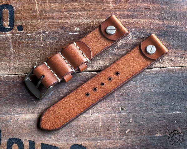 STONEWALL フリーガー ストラップ ヴィンテージ ウィスキー x ナチュラル カテゴリ : ドイツ軍 ドイツ空軍 ドイツ 時計 パイロットウォッチ クロノグラフ ベルト オープンエンド アンティーク レザー ブラウン キャメル 対応 : 18mm 19mm 20mm 21mm 22mm 23mm 24mm