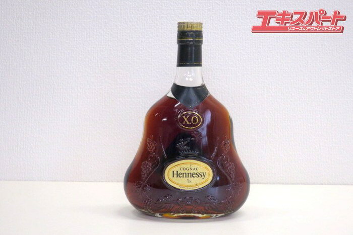 Hennessy X.O 金キャップ 未開栓 700ml ブランデー コニャック ヘネシー 戸塚店商品説明Hennessy X.O 金キャップ 未開栓 です。●メーカー：Hennessy/ヘネシー●商品名：X.O●原産国：フランス●原材料：ぶどう●容量：700ml●数量：1本●アルコール分：40％ラベルにシミ汚れ、印刷擦れなどあります。画像にてご確認下さい。古酒のため、品質の保証はできかねます。また、商品の保管状況は不明です。＊付属品は、ありません。【商品コード】121022754001注意事項二十歳未満の方へのお酒の販売は致しません。未成年者の飲酒は法律により禁止されております。お客様情報入力時、備考内に生年月日及び満年齢を記載してください。ご年齢が確認できない場合は、ご入金頂いても商品の発送ができかねますので予めご了承ください。対象商品が古酒の場合は、未開栓の為、色風味等の確認ができませんので、中身についての保証は出来ません。経年変化による『ボトル・コルク栓・箱・ラベル・付属品』の汚れ・ダメージ・欠品や液面低下がある場合がございます。写真・説明をよくご覧頂き、ご検討をお願いします。画像に写っている物のみです。写っていない物は付属しておりません。ご希望の方には領収書を発行いたしますので、ご購入後に宛名、但し書き等の記載事項を添えて領収書ご希望の旨お知らせください。※恐れ入りますが、発送時のクール便指定は承れませんので予めご了承ください。発送詳細直接もお引取可能です。お引渡しは弊社指定の住所（神奈川県横浜市戸塚区東俣野町975-1 　 になりますのでご了承下さい。なお長期保管は承れませんので、購入後1週間程度の間にお支払いからお引取まで完了頂ける場合に限らせて頂きます。当社指定の運送会社でのお届けとなります。お届け方法のご指定は承っておりませんのでご了承下さい。梱包にリサイクルダンボールを使用させて頂く場合がございます。　 モニターの発色具合によって実際のものと色が異なる場合があります。 タイトルの中古ー未使用について 通常の新品販売と異なるルートから仕入れた新品や、一度販売されたものの、未開封のまま一度も利用されずに再販する商品となります 北海道・沖縄県・離島への配送について 一部の商品に関しまして、北海道・沖縄県・離島への配送をお受けできない場合がございます。 誠に恐れ入りますが、当店にてご注文確認後にご連絡させていただき、ご注文はキャンセルとさせていただきます。