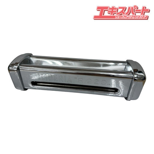 パスタマシン用 替え刃 インペリア R220 IMPERIA NRT-4 6.5mm フィットチーネ 平塚店商品説明お手持ちの本体に装着するだけで、家庭や店舗で手軽に本格的なフィットチーネが作れます！・対応機種: インペリア パスタマシン R-220、RBT-220、PRO-220（ローラー幅220mmのシリーズ専用）・カット幅: 6.5mm作れるパスタ: フェットチーネ・幅 290 mm × 奥行 85 mm × 高さ 80 mm・本体重量: 約2.2kg多少のさびなどはございますが、目立つヘコミやキズはございません。まだまだ活躍してくれるお品だと思います。注意事項写真・説明をよくご覧頂き、ご検討をお願いします。画像に写っている物のみです。写っていない物は付属しておりません。ご希望の方には領収書を発行いたしますので、ご購入後に宛名、但し書き等の記載事項を添えて領収書ご希望の旨お知らせください。発送詳細直接お引取可能です。お引渡しは弊社指定の住所（神奈川県平塚市根坂間253-1　　）になりますのでご了承下さい。商品についてのお問い合わせは、質問欄よりお願いいたします。なお長期保管は承れませんので、購入後1週間程度の間にお支払いからお引取まで完了頂ける場合に限らせて頂きます。※当社指定の運送会社でのお届けとなります。お届け方法のご指定は承っておりませんのでご了承ください。梱包にリサイクルダンボールを使用させて頂く場合がございます。　 モニターの発色具合によって実際のものと色が異なる場合があります。 タイトルの中古ー未使用について 通常の新品販売と異なるルートから仕入れた新品や、一度販売されたものの、未開封のまま一度も利用されずに再販する商品となります 北海道・沖縄県・離島への配送について 一部の商品に関しまして、北海道・沖縄県・離島への配送をお受けできない場合がございます。 誠に恐れ入りますが、当店にてご注文確認後にご連絡させていただき、ご注文はキャンセルとさせていただきます。