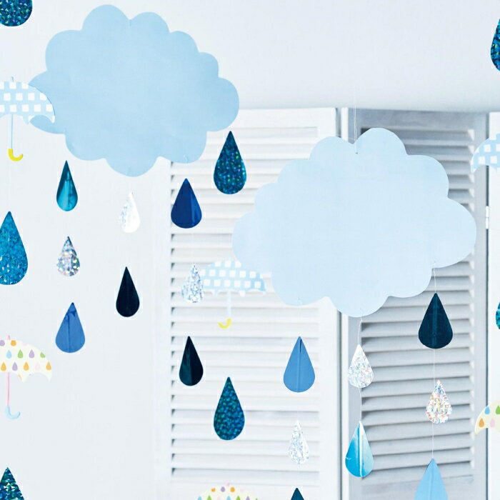 雨雲ドロップハンガー 1枚吊り下げるだけで梅雨に関するコーナーをおしゃれに彩ってくれます。光の当たり ...