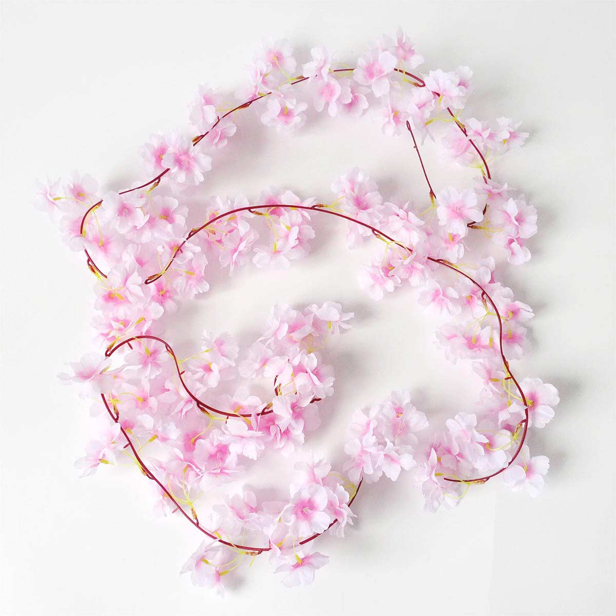 さくらガーランド 長さ213cm 1本壁面装飾などに使いやすいサクラのガーランドです。ワゴンや看板に巻いたり、壁に吊るしたり、桜を使って春らしい店舗ディスプレイに。送料無料 桜 飾り 装飾 パーティ 吊り下げ デコレーション 春 花 おしゃれ