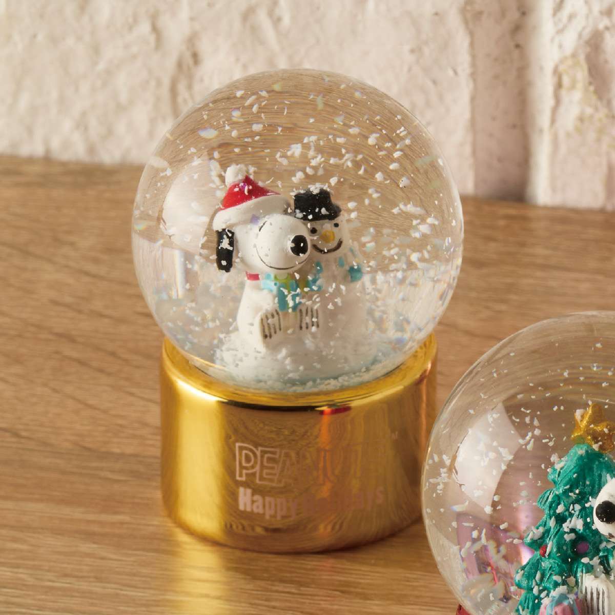 【5%OFFクーポン有り！ブラックフライデー期間中♪】スヌーピースノードーム スノーマン 1個送料無料 クリスマス 飾り 装飾 オブジェ 置物 雑貨 LEDライト