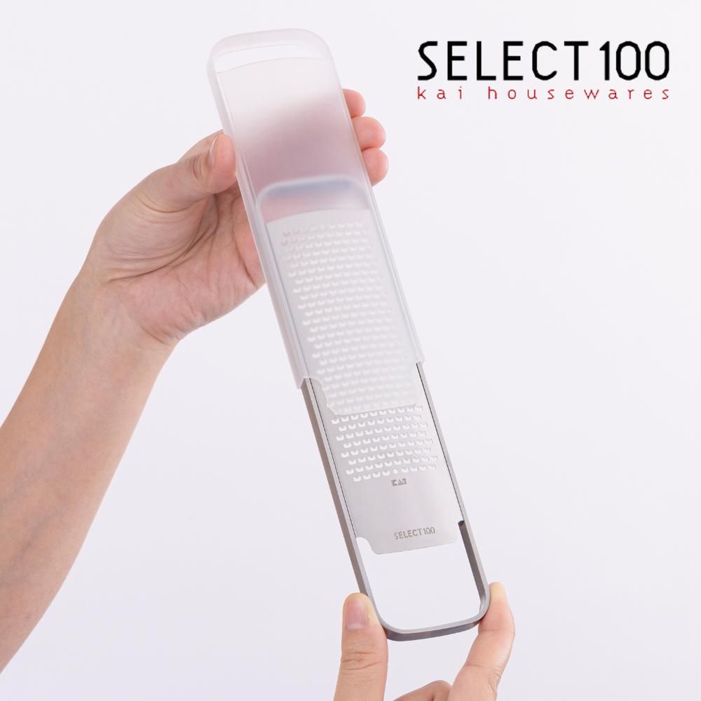 2024新商品 SELECT100 fine grater (グレーター ヘラ付き) | 食洗機対応 おろし金 ステンレス チーズ チーズ削り にんにく しょうが 生姜 おろし器 おしゃれ オシャレ シンプル 薬味 プロ 野菜 生姜 食洗器 食洗機 すりおろし器 ハードチーズ カバー付 貝印 KAI