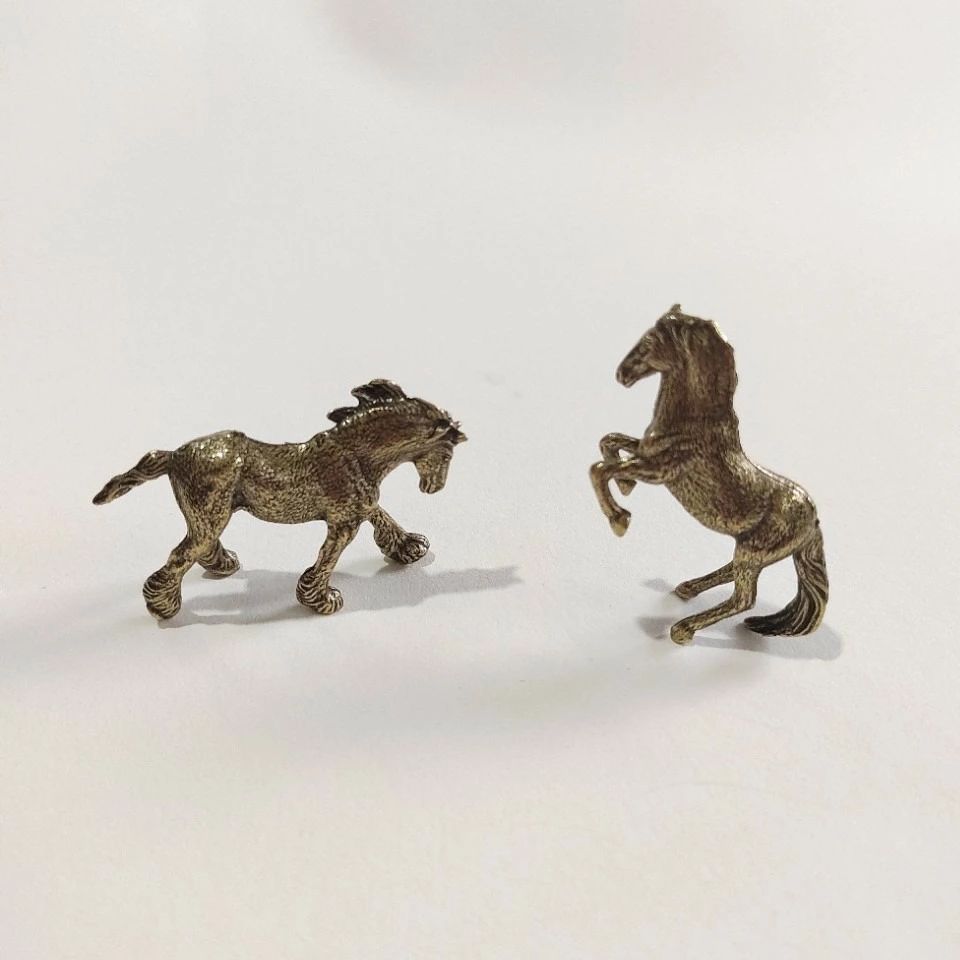 【送料無料】置物 装飾 DIY インテリア 卓上 インテリア雑貨 置物馬 ミニチュア 馬 フィギュア 動物オブジェ 白馬 赤茶馬 ガーデン 多肉植物 テラリウム 盆栽 景観 造景 雑貨 小物 可愛い プレゼント おしゃれ