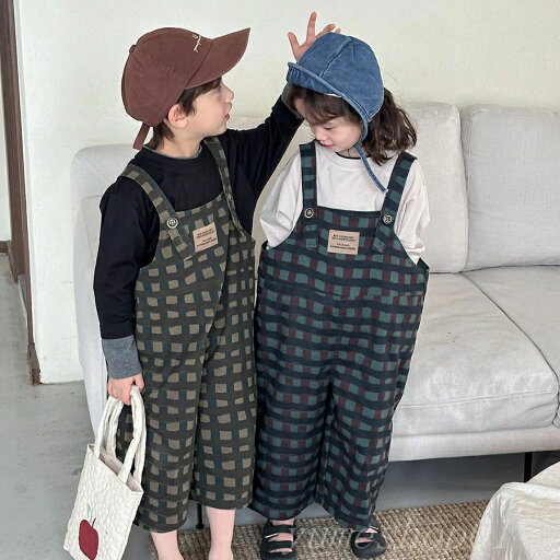 【送料無料】子供の春の新しい格子の背もたれのズボンの男女の赤ちゃんの洋気のかわいいゆったりしているズボン 【送料無料】子供の春の新しい格子の背もたれのズボンの男女の赤ちゃんの洋気のかわいいゆったりしているズボン