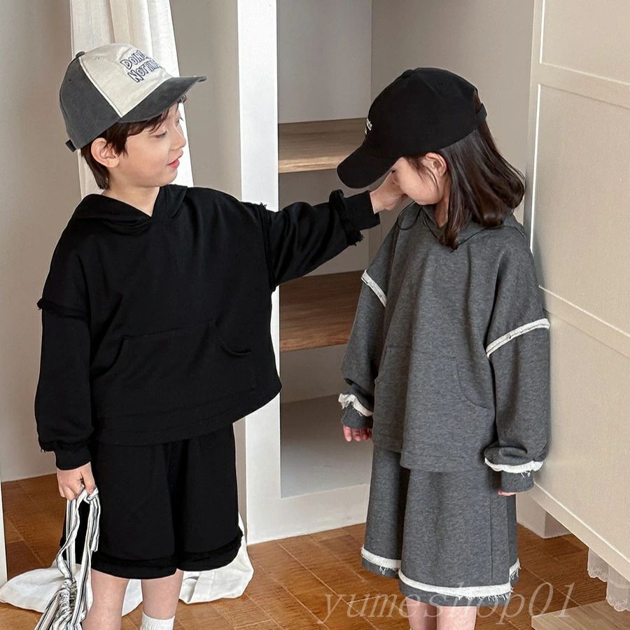 【送料無料】子供の春の新しいし毛の縁と帽子のパーカーの男女の赤ちゃんのスポーツの半ズボンの2つのセットの服