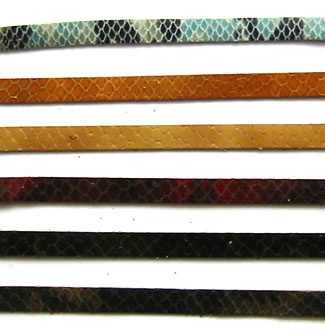 皮素材　長さ22cm×幅8mm　ヘビ柄