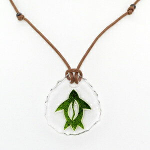 ホヌ　透明なリーフの中　うみがめが泳いでる　ガラス・ペンダントネックレス　（グリーン）　ハワイアンデザイン