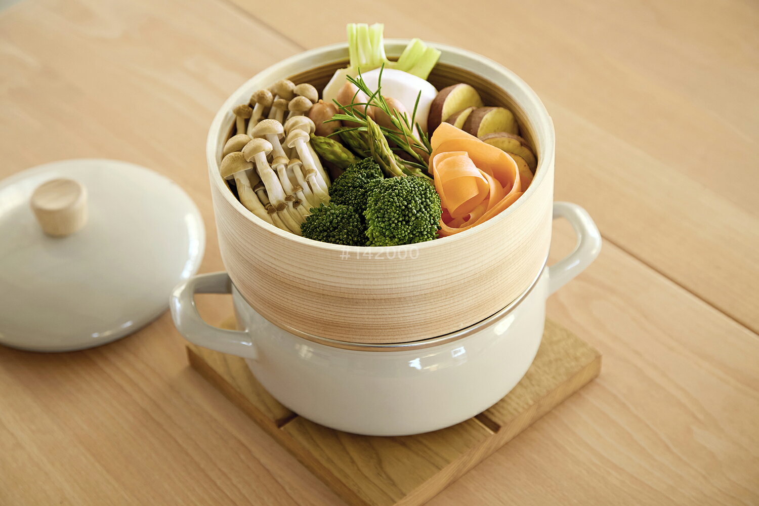 富士ホーロー せいろ付きホーロー鍋 18cm グレージュ SER-18W.GG 【FUJIHORO ガス火 IH 対応 メッシュシート 付 せいろ 蒸篭 竹製 竹 ほうろう 琺瑯 鍋 両手鍋 ほうろう鍋 蒸し器 蒸し 料理 ヘルシー 時短 健康】