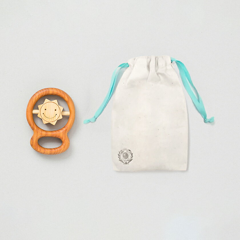 【木のおもちゃ カタカタ（おほしさま）】 舐める 振る 回る 亜麻仁オイル 赤ちゃん ベビー 幼児 乳児 男の子 女の子 誕生日 出産祝い 知育玩具 木製玩具 知育 0歳 1歳 2歳 3歳 遊ぶ 喜ぶ 皇室 日本製 高知 安芸 手作り 安全 檜 ヒノキ ひのき ギフト プレゼント 2