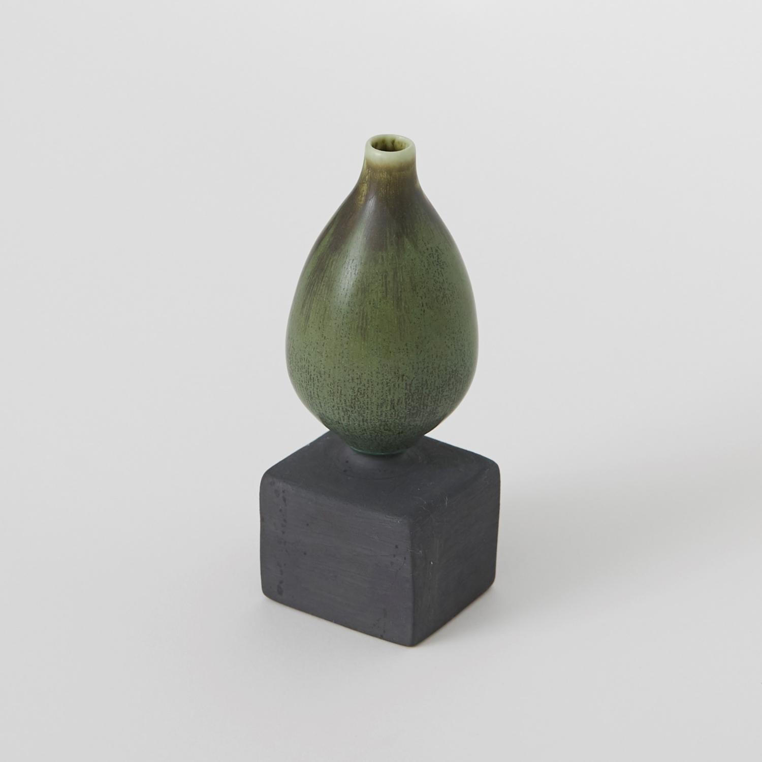 POTPURRI/ART PIECE Flower vase No6 GREEN