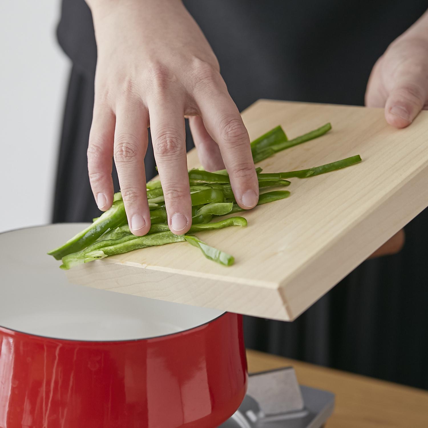 まな板 まないた 木製 イチョウ 銀杏 コンパクト 天然木／ 松田美智子の自在道具/いちょうの木のまな板 中のサムネイル